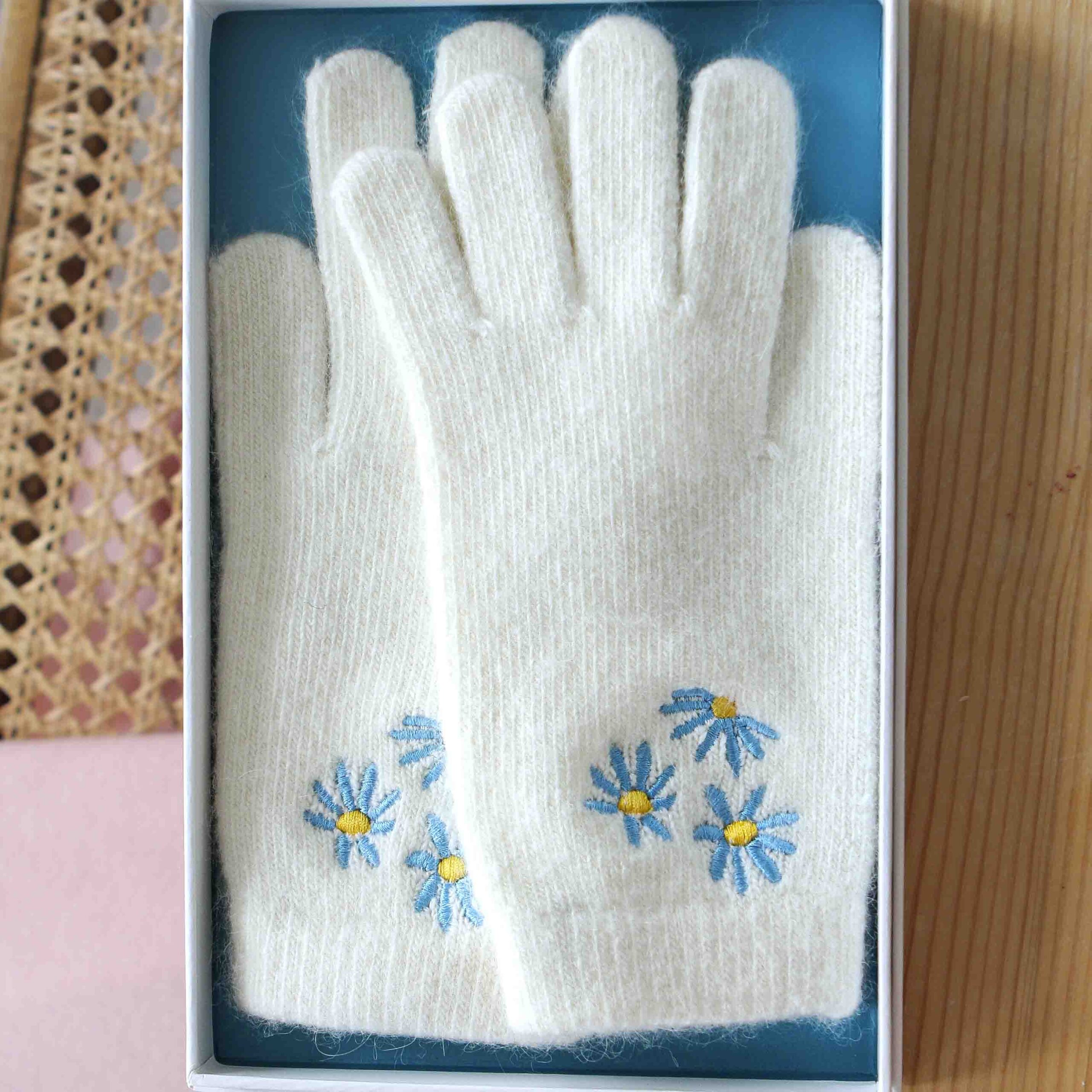 Daisy-Cream-embroidered-cashmere-gloves-scaled-1.jpg